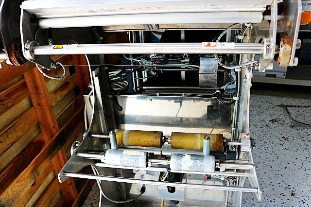Daiken DK-5500AS Vertical Pillow Packaging Machine with Belt Conveyor [w1235436937]