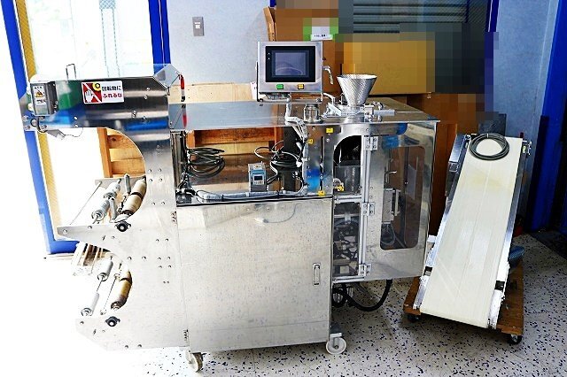 Daiken DK-5500AS Vertical Pillow Packaging Machine with Belt Conveyor [w1235436937]