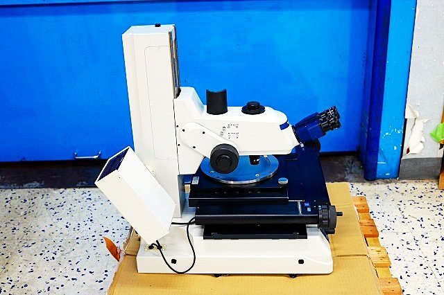 Mitutoyo MF-A2010B Measuring Microscope 2-Axis with QM-Data200 [f1238169492]