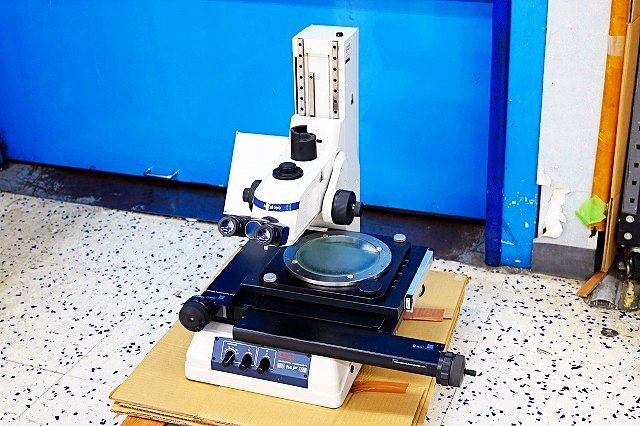 Mitutoyo MF-A2010B Measuring Microscope 2-Axis with QM-Data200 [f1238169492]