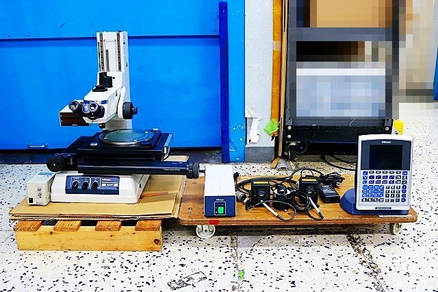 Mitutoyo MF-A2010B Measuring Microscope 2-Axis with QM-Data200 [f1238169492]