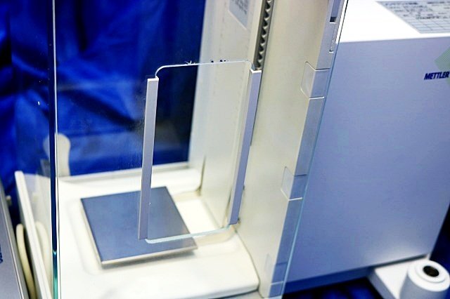Mettler Toledo XP105DRV Semi-Micro Balance with LV11 Automatic Parts Feeder Set [q1243163894]