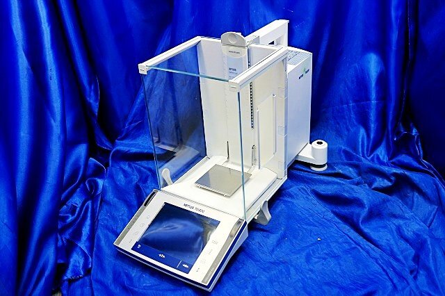 Mettler Toledo XP105DRV Semi-Micro Balance with LV11 Automatic Parts Feeder Set [q1243163894]