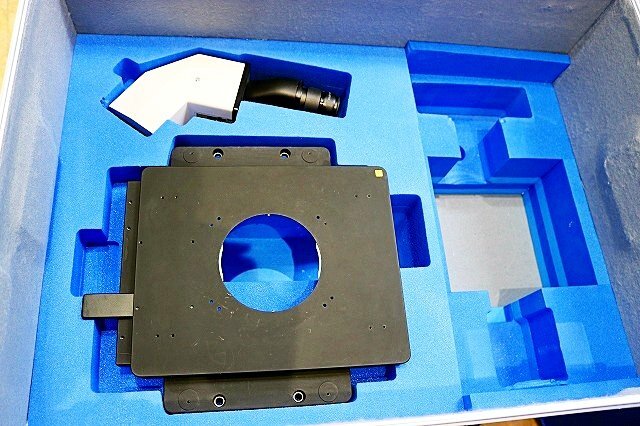 Nikon TE2000-U Inverted Microscope with 2 Objective Lenses and 3 Cases [n1243323758]
