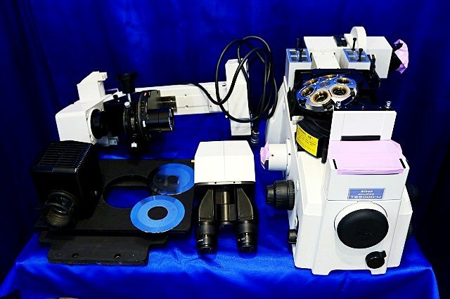Nikon TE2000-U Inverted Microscope with 2 Objective Lenses and 3 Cases [n1243323758]