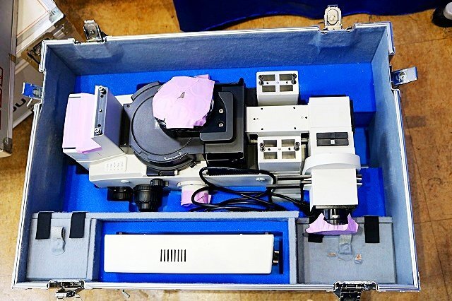 Nikon TE2000-U Inverted Microscope with 2 Objective Lenses and 3 Cases [n1243323758]