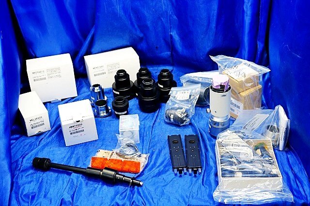 Nikon TE2000-U Inverted Microscope with 2 Objective Lenses and 3 Cases [n1243323758]