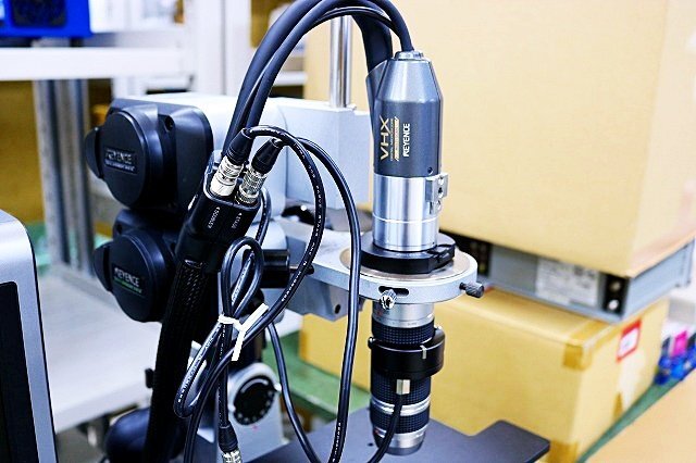 Keyence VHX-1000 Digital Microscope with 2 Lenses [s1245894372]