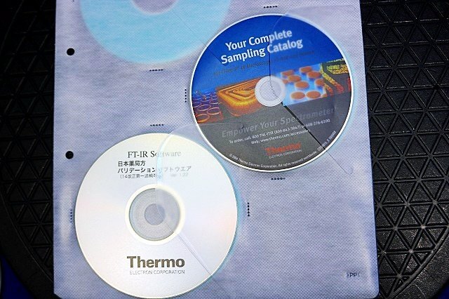 Thermo Fisher Nicolet iS5 FT-IR Spectrophotometer with Software CDs [o1246676768]
