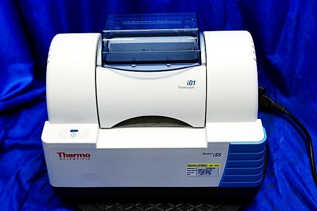 Thermo Fisher Nicolet iS5 FT-IR Spectrophotometer with Software CDs [o1246676768]