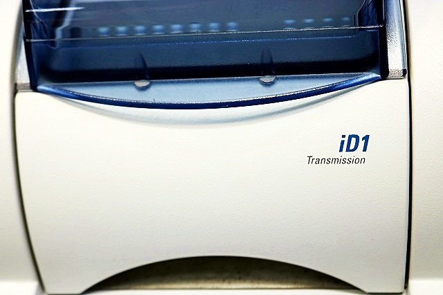 Thermo Fisher Nicolet iS5 FT-IR Spectrophotometer with Software CDs [o1246676768]