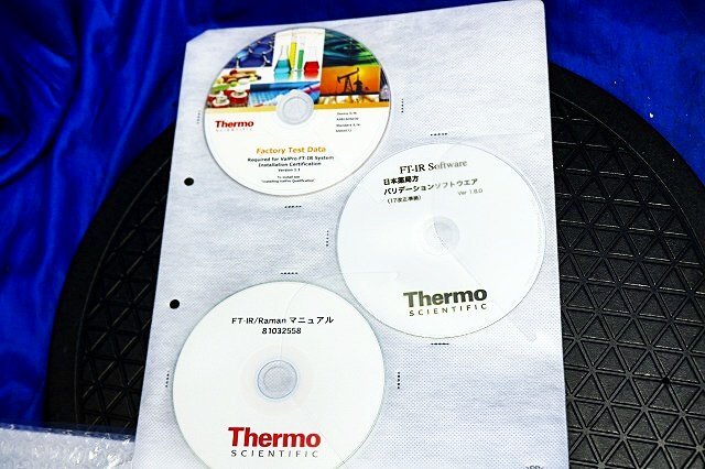 Thermo Fisher Nicolet iS5 FT-IR Spectrophotometer with Software CDs [o1246676768]
