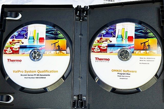 Thermo Fisher Nicolet iS5 FT-IR Spectrophotometer with Software CDs [o1246676768]