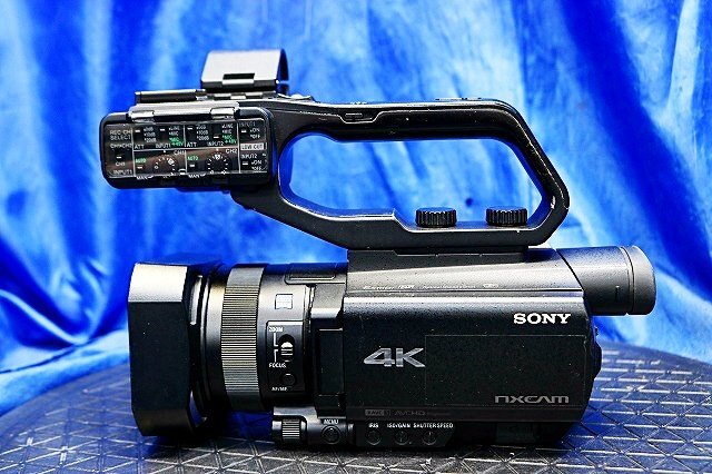 SONY HXR-NX80 4K Video Camera with Accessories 273-Point Phase Detection AF [d1248615908]