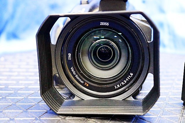 SONY HXR-NX80 4K Video Camera with Accessories 273-Point Phase Detection AF [d1248615908]
