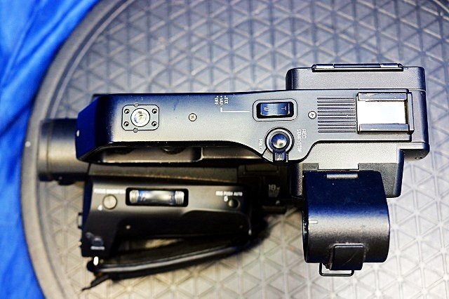 SONY HXR-NX80 4K Video Camera with Accessories 273-Point Phase Detection AF [d1248615908]