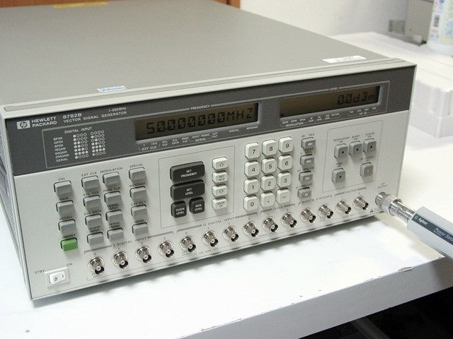 HP 8782B Vector Signal Generator 250MHz 256QAM [m401672996]
