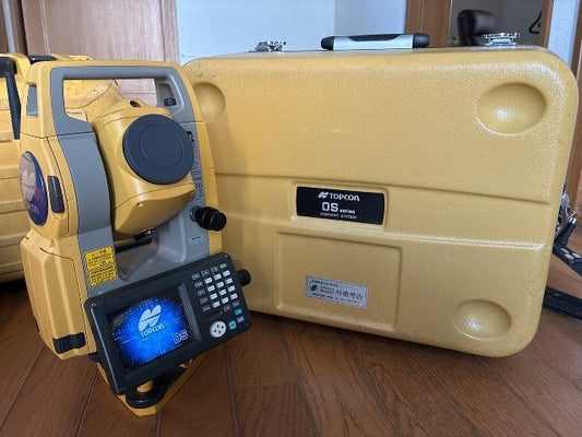 Topcon OS-105 Total Station with Battery and Charger [n1242173907]