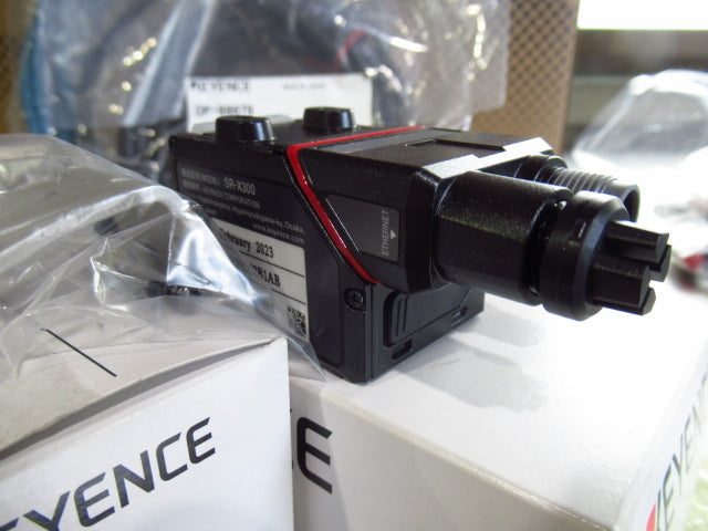 Keyence SR-X300 AI Code Reader with Cable [j1244545780]