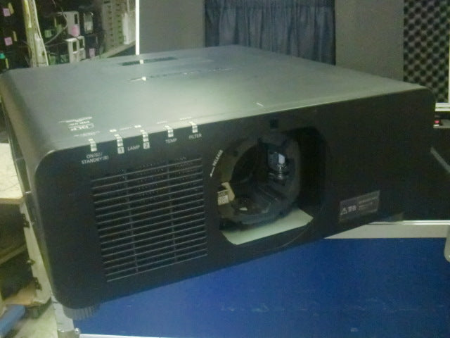 Panasonic PT-DZ870K DLP Projector with Hard Case 8500 Lumens [v1248152116]