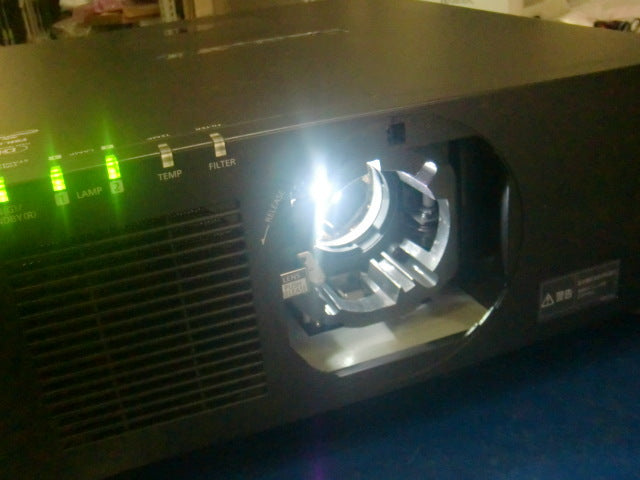Panasonic PT-DZ870K DLP Projector with Hard Case 8500 Lumens [v1248152116]