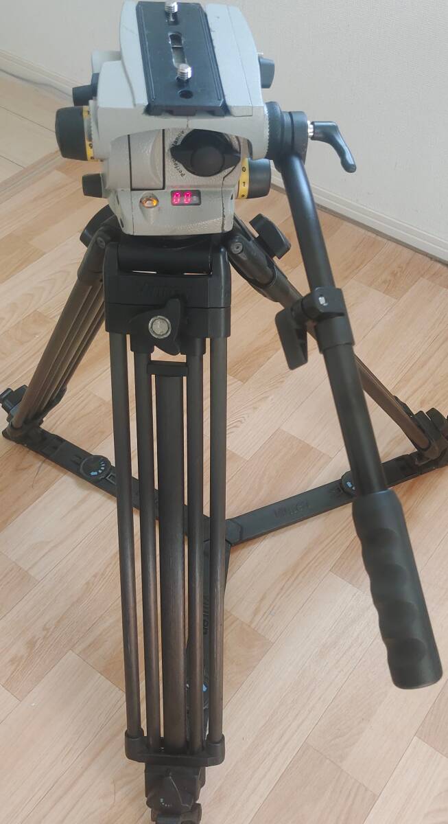 Vinten Vision100 Tripod Head with Carbon Fiber Tripod and Ground Spreader [s1237758925]