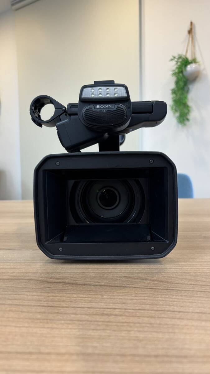SONY HXR-NX3 Professional Camera [v1229074119]