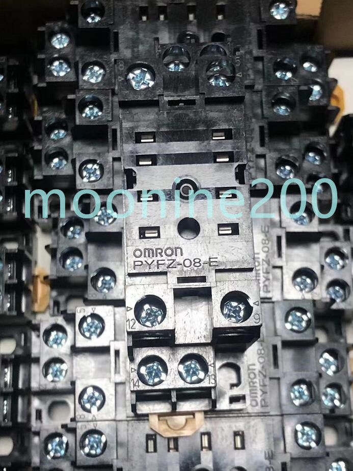 OMRON PYFZ-08-E Surface Connection Socket Set of 500 [x1130919464]