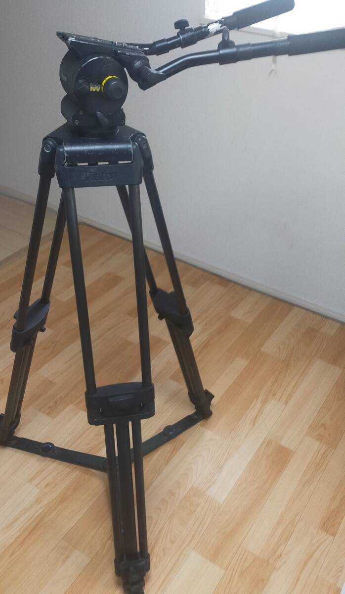 Vinten Vision100 Tripod Head with Carbon Fiber Tripod and Ground Spreader [w1239495877]