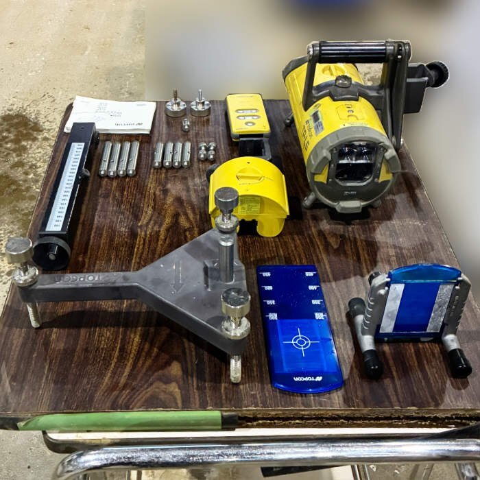 Topcon TP-L5GV Pipe Laser with Remote and Case [c1250218370]