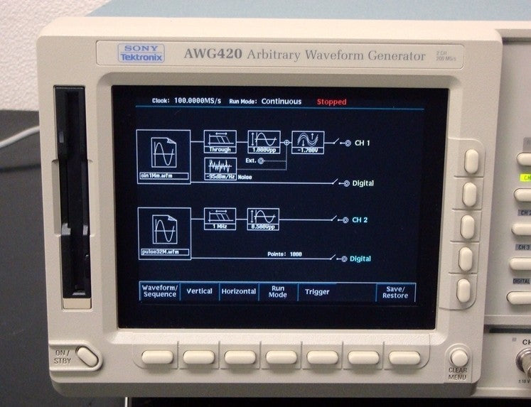 Tektronix AWG420 Arbitrary Waveform Generator 200MHz 16bit 2CH [l590714394]