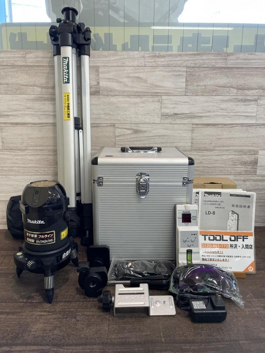 Makita SK503PXZ Laser Level with Automatic Tracking, Light Receiver, Tripod and Tilted Head [v1198644997]