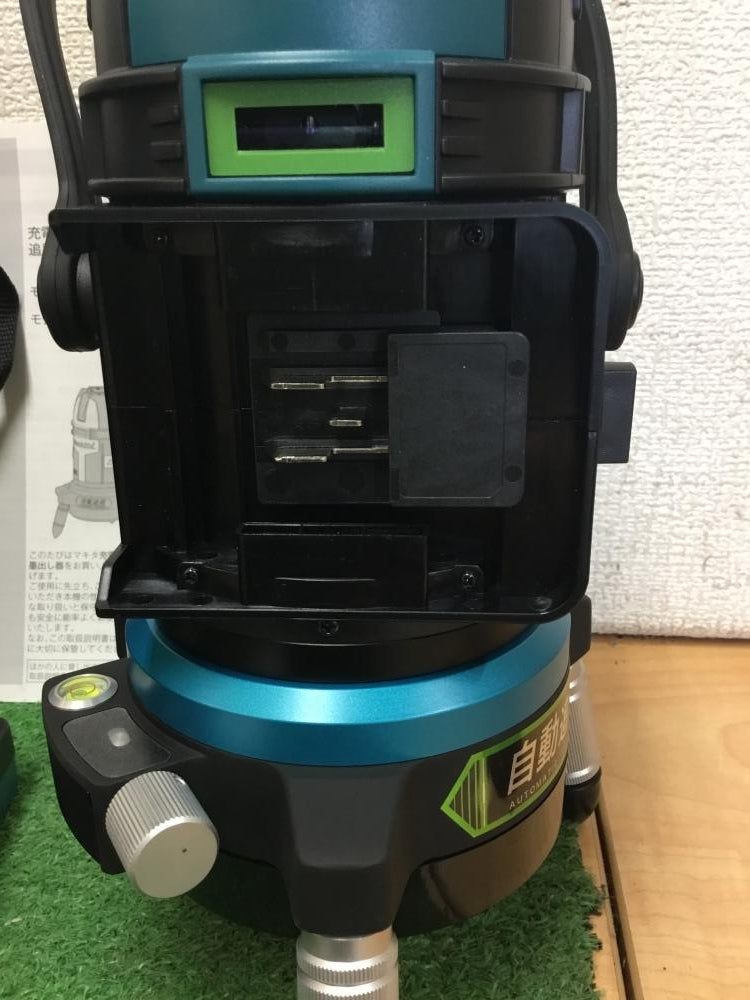 Makita SK507GDZN Rechargeable Leveler with Charger and Tripod [s1199661953]