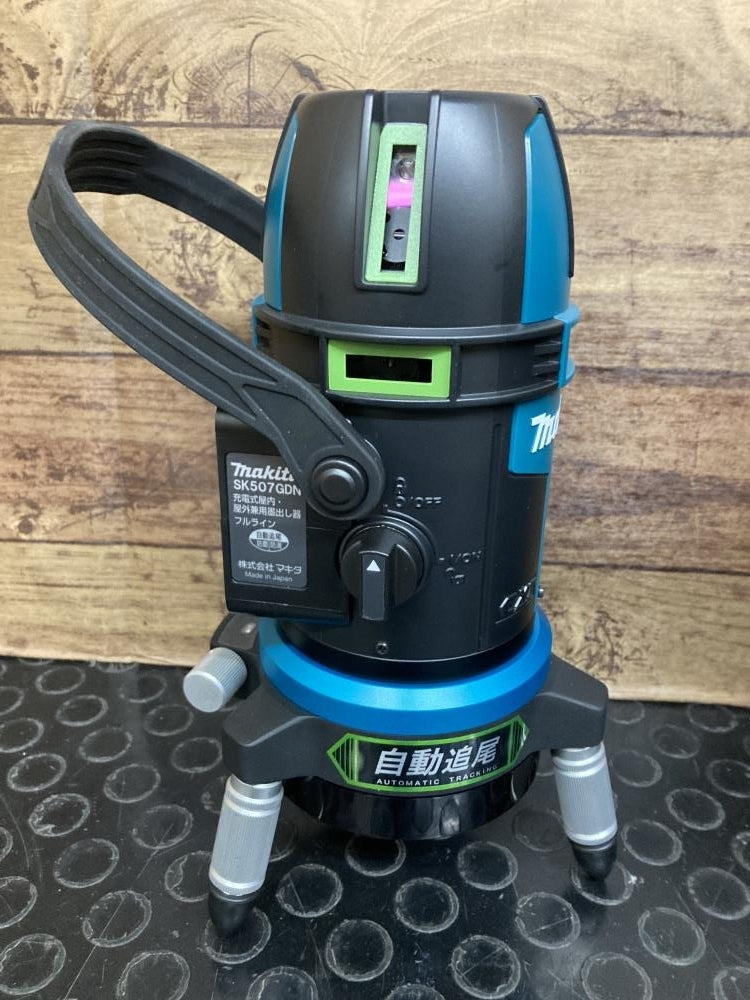 Makita SK507GDN 10.8V Rechargeable Green Laser Marker with Receiver, Tripod, and 5.0Ah Battery [f1214048511]