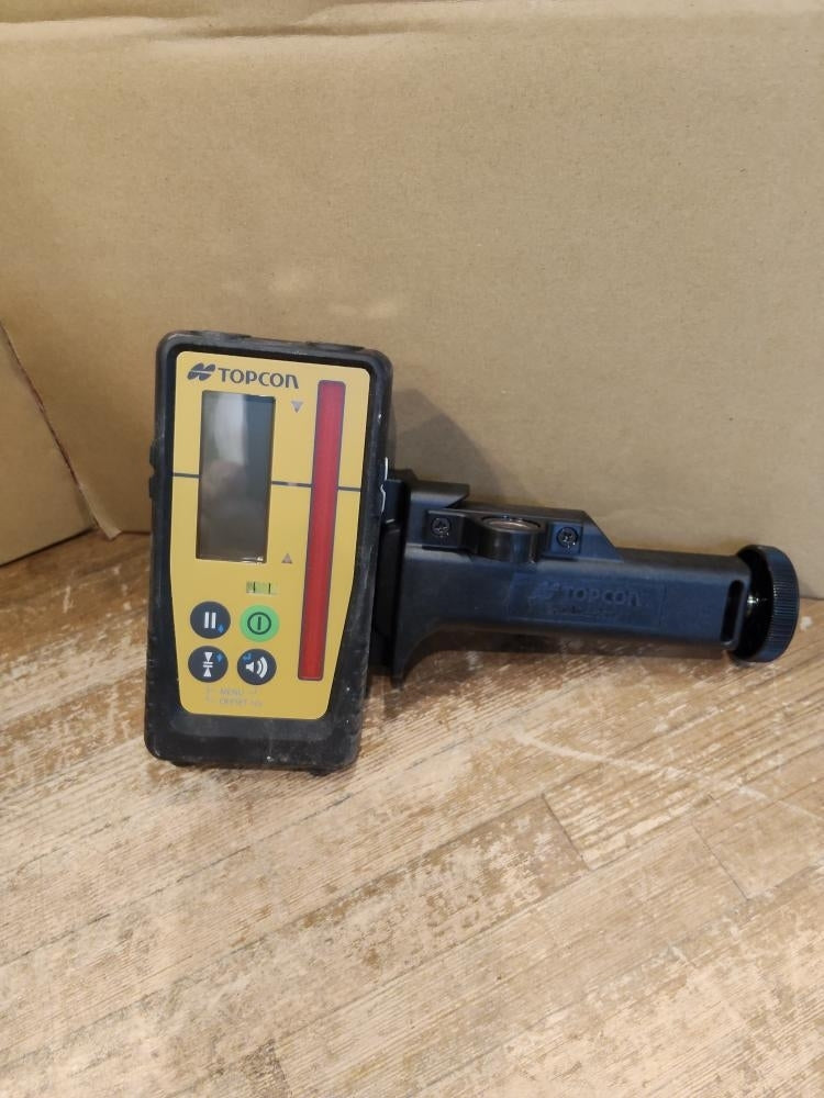 Topcon RL-H5 Rotating Laser Receiver Tripod Set (for parts or not working) [t1230017727]