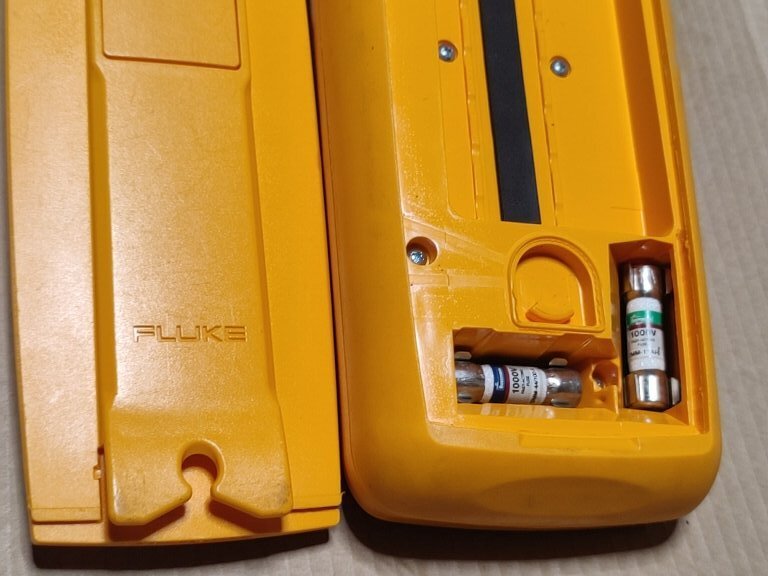 Fluke 287Si Multimeter with Calibration and Test Leads [x1148945594]