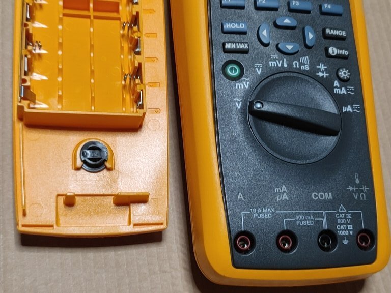 Fluke 287Si Multimeter with Calibration and Test Leads [x1148945594]