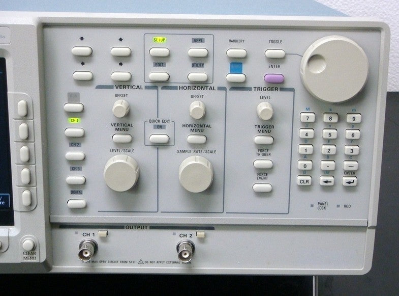 Tektronix AWG420 Arbitrary Waveform Generator 200MHz 16bit 2CH [l590714394]