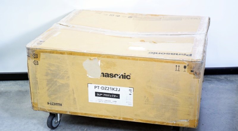 Panasonic PT-DZ21K2J Projector 20000lm with ET-D75LE6 Lens [1248587668]