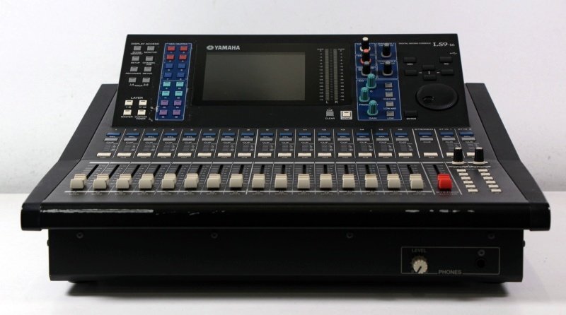 Yamaha LS9-16 Digital Mixing Console [l1244918533]