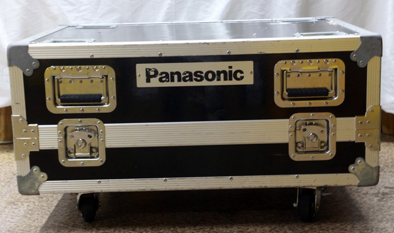 Panasonic PT-RZ690JLW WUXGA 1-Chip DLP Laser Projector with Lens [l1240113582]