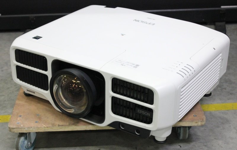 EPSON EB-1490U Projector with ELPLU04 Short Focus Zoom Lens 9000lm Light Source [r1220336535]
