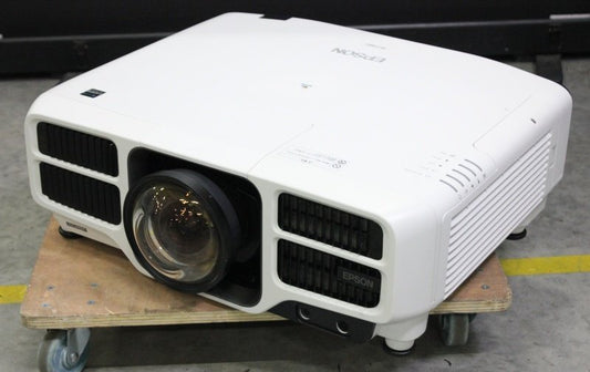 EPSON EB-1490U Projector with ELPLU04 Short Focus Zoom Lens 9000lm Light Source [r1220336535]