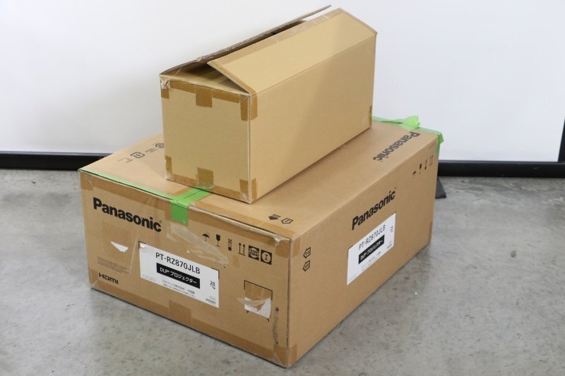 Panasonic PT-RZ870JLB DLP Projector 8500lm with ET-DLE020 Lens [u1236496507]