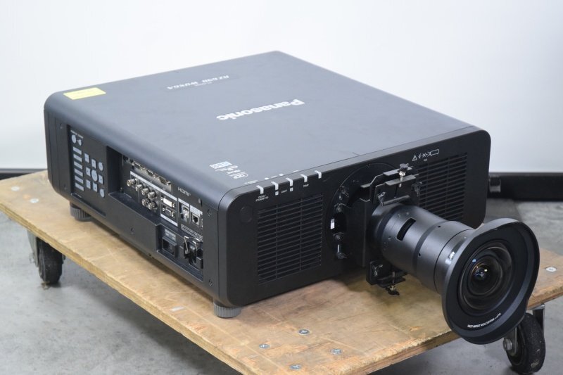 Panasonic PT-RZ690JLB DLP Projector 6000lm with ET-DLE020 Lens [k1236619879]