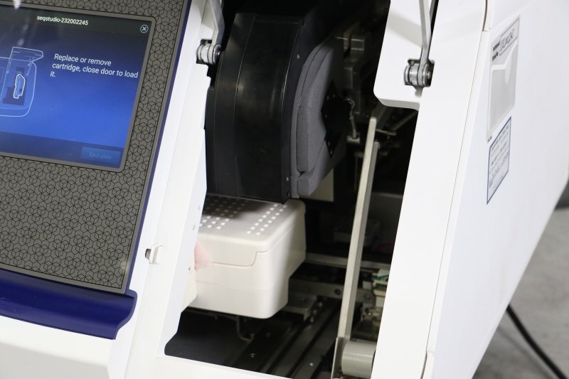 Applied Biosystems Seq Studio Genetic Analyzer [h1249963478]