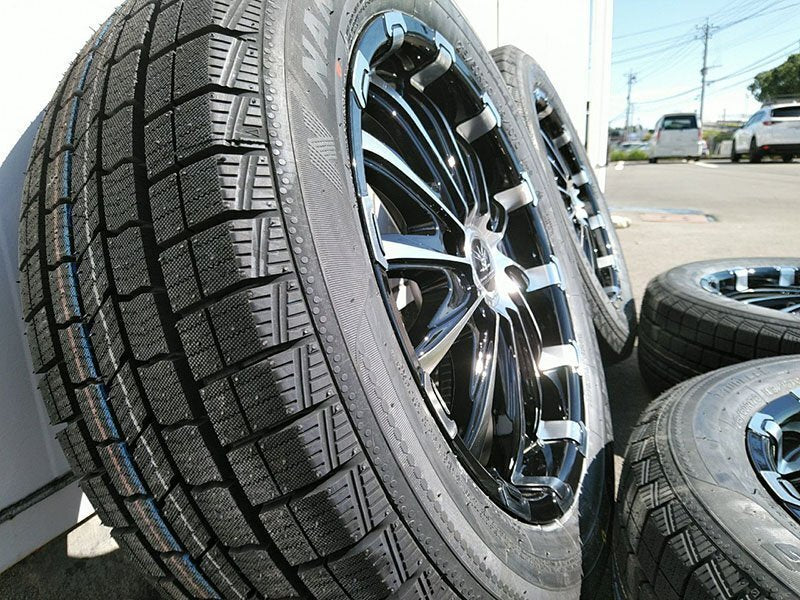 Studless New Set of 4 Vehicle Inspection Compatible 200 Series Hiace Regius Ace Nankan SNC-1 215/60R17 BD12 17 Inch [1203170131]