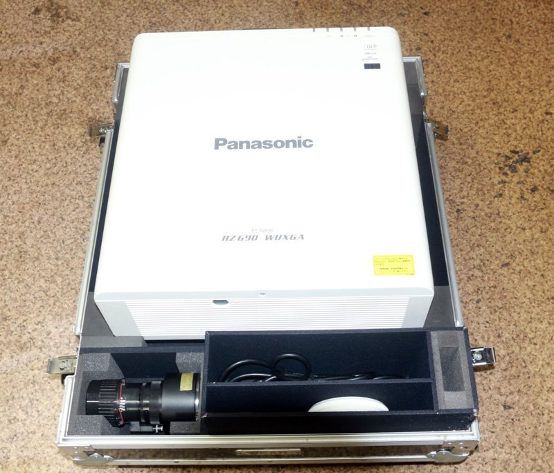 Panasonic PT-RZ690JLW WUXGA 1-Chip DLP Laser Projector with Lens [l1240113582]
