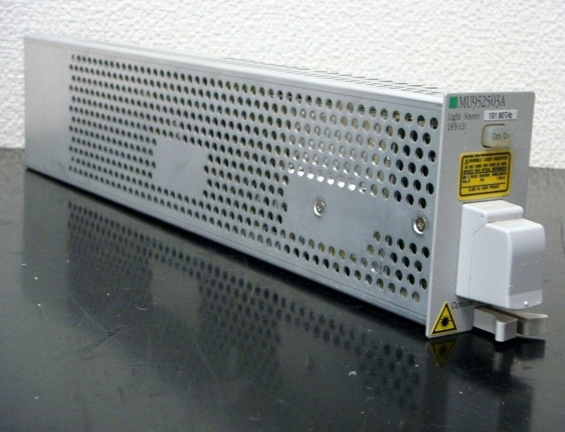 ANRITSU MU952503A 1562.23nm +10dBm DFB-LD Light Source [g1048611863]