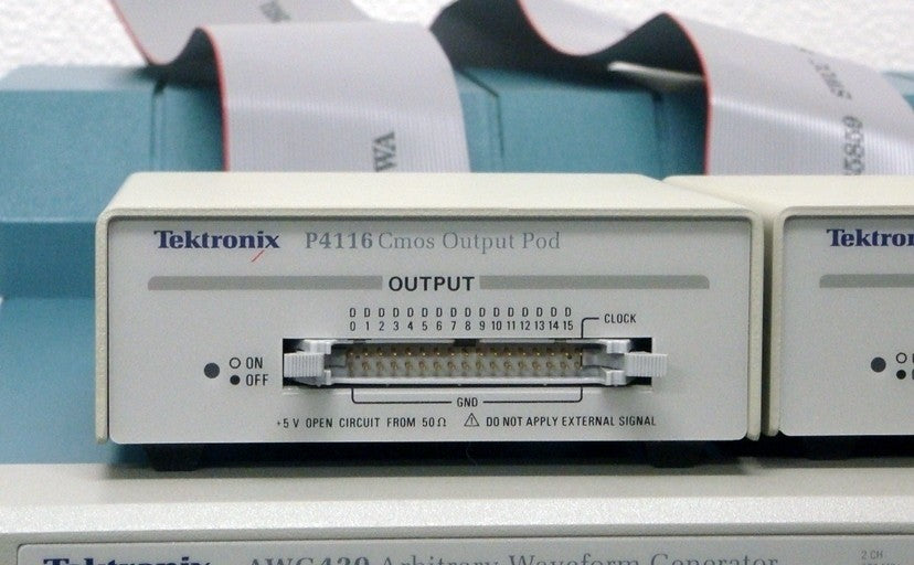 Tektronix AWG420 Arbitrary Waveform Generator 200MHz 16bit 2CH [n412879797]